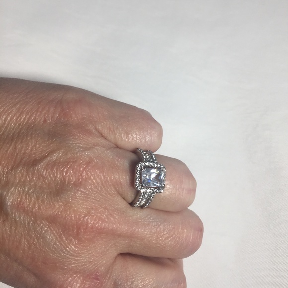 Eloquent & Exquisite 18K White Gold Filled in Stunning White Sapphire Ring 6-10 - Picture 7 of 7